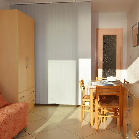 Apartment Lv280-c303 4 Couchages Le Lavandou
